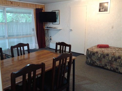 Westport Motels Motel 2*